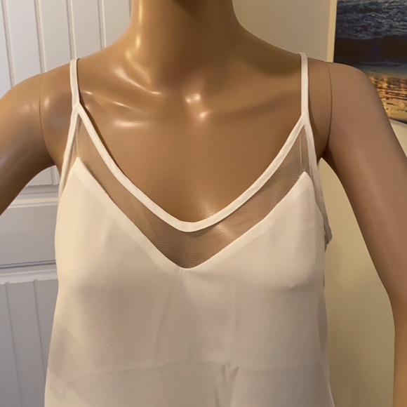 Lulu’s White detailed top - Picture 2 of 4